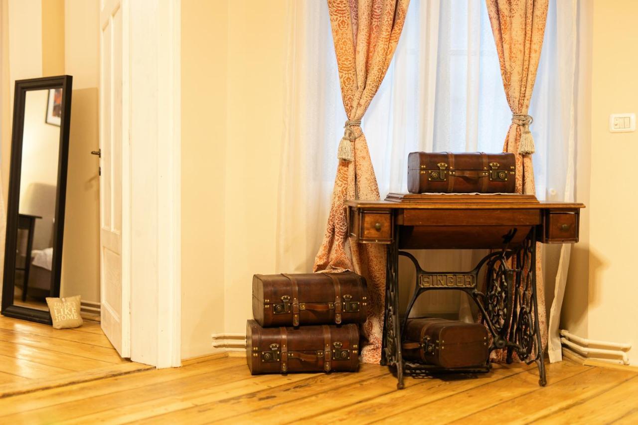 Chic Apartment In Historical City Center Timisoara Exterior foto