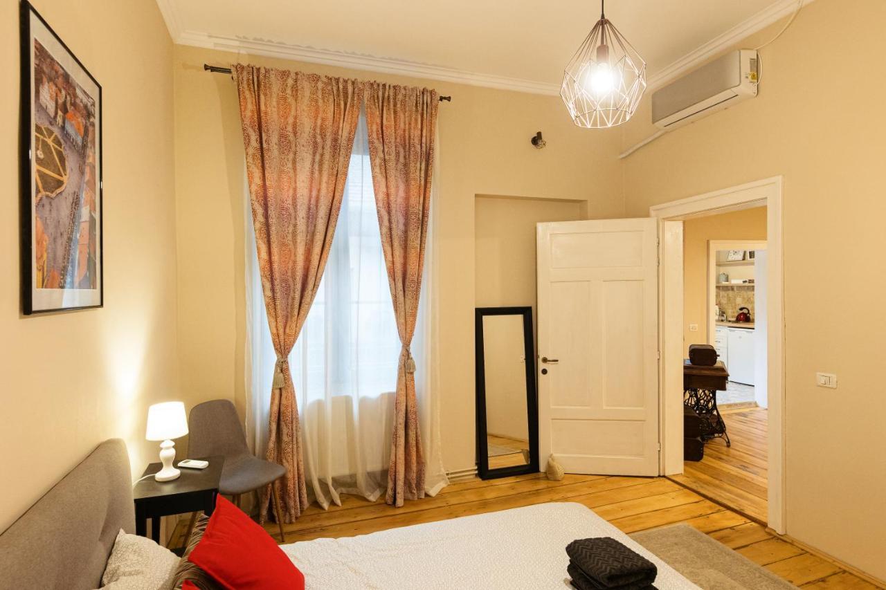 Chic Apartment In Historical City Center Timisoara Exterior foto